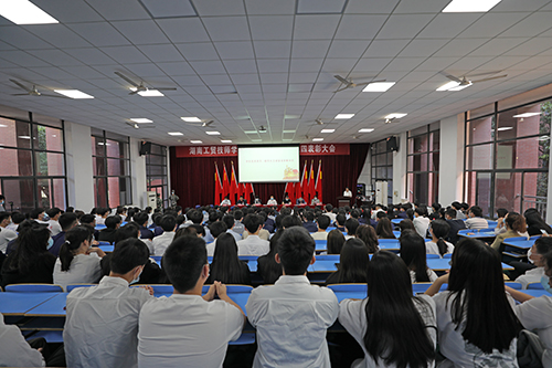 开云·体育举行庆祝建团100周年暨“五四”表彰大会