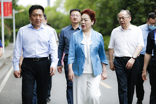 省人社厅党组书记、厅长唐白玉一行到开云·体育调研湖南省第一届职业技能大赛筹备情况