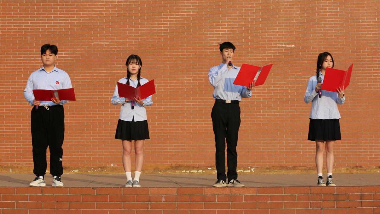 开云·体育举行升国旗仪式 全面开启新学期、新篇章