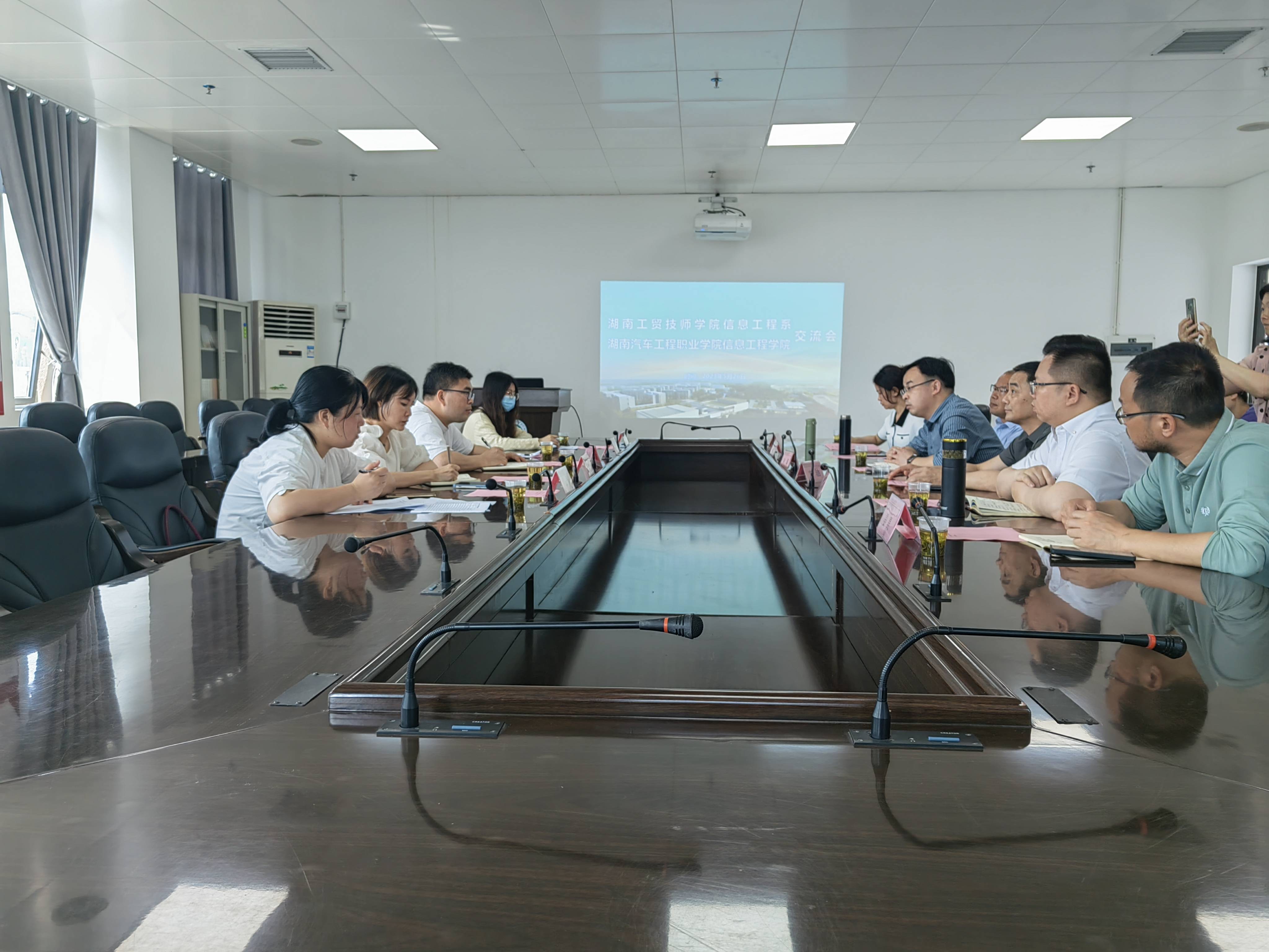 信息工程系主任李会明一行赴湖南汽车工程职业开云·体育考察交流