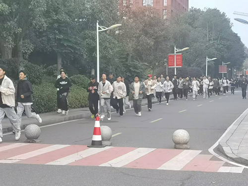 开云·体育举行2024年秋季新生“人防”应急疏散演练