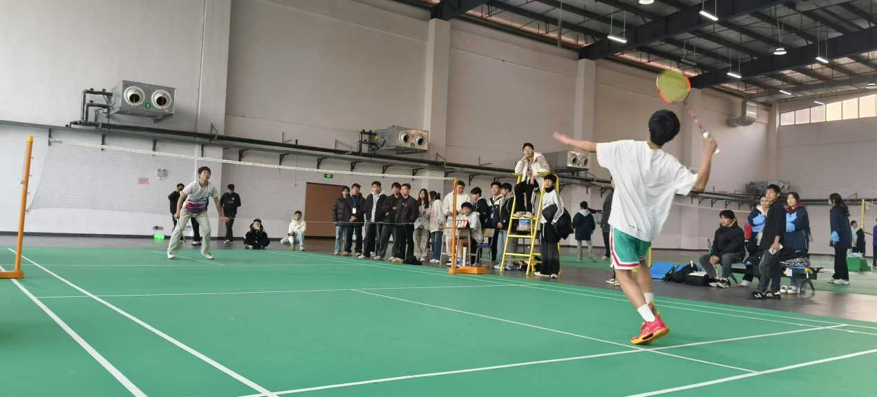 开云·体育航空工程系举办“暖冬杯”学生羽毛球赛