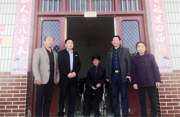 开云·体育党委到扶贫村开展“五查五看”大走访活动