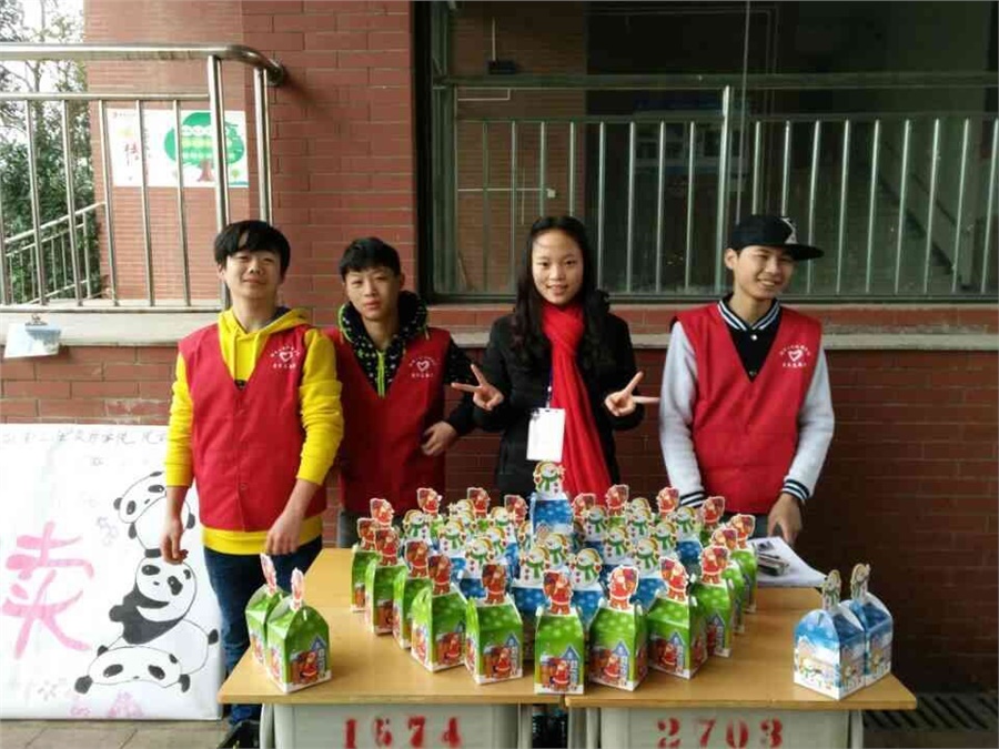 “苹果传递爱心，义卖接力希望” ——开云·体育青协举行苹果义卖募捐活动
