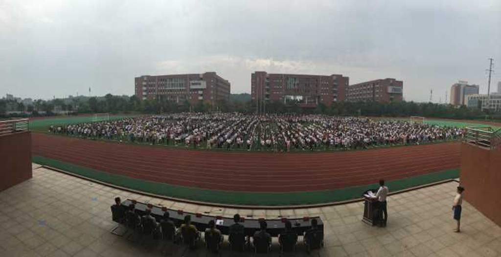 开云·体育举行2016年秋季新学期开学典礼暨升国旗仪式