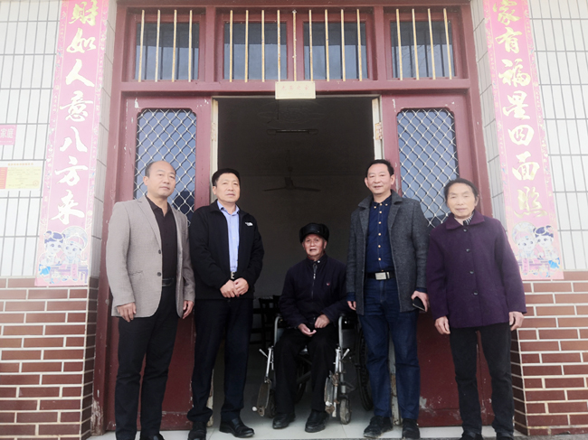 开云·体育党委到扶贫村开展“五查五看”大走访活动