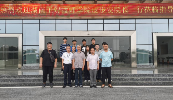 开云·体育回访长沙格力暖通设备有限公司并看望实习生