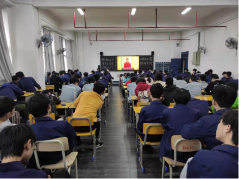 开云·体育组织师生观看“技能成才技能报国”先进事迹视频报告会